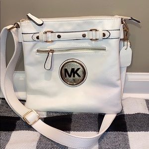 White Michael Kors cross body ✨